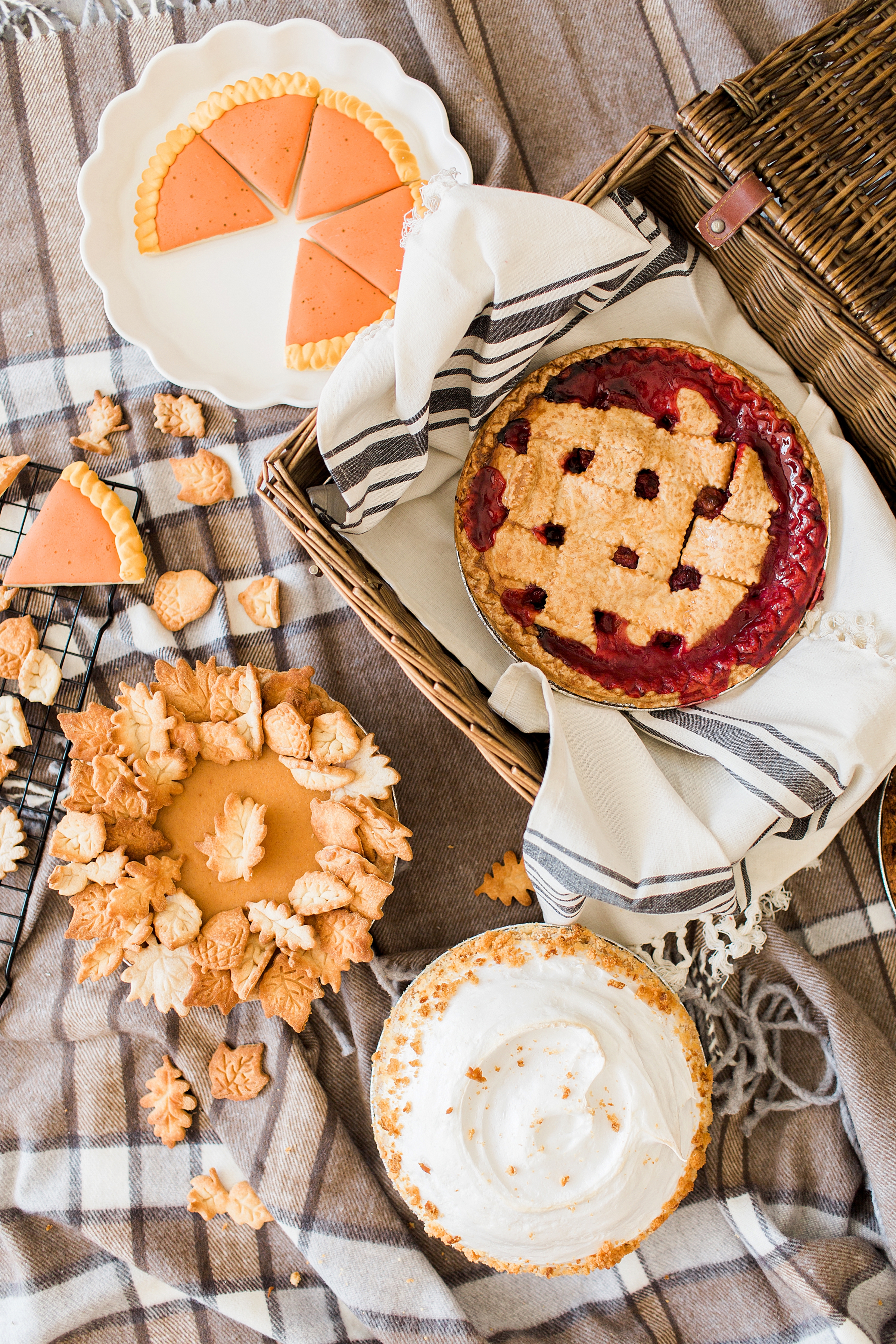 pie picnic friendsgiving