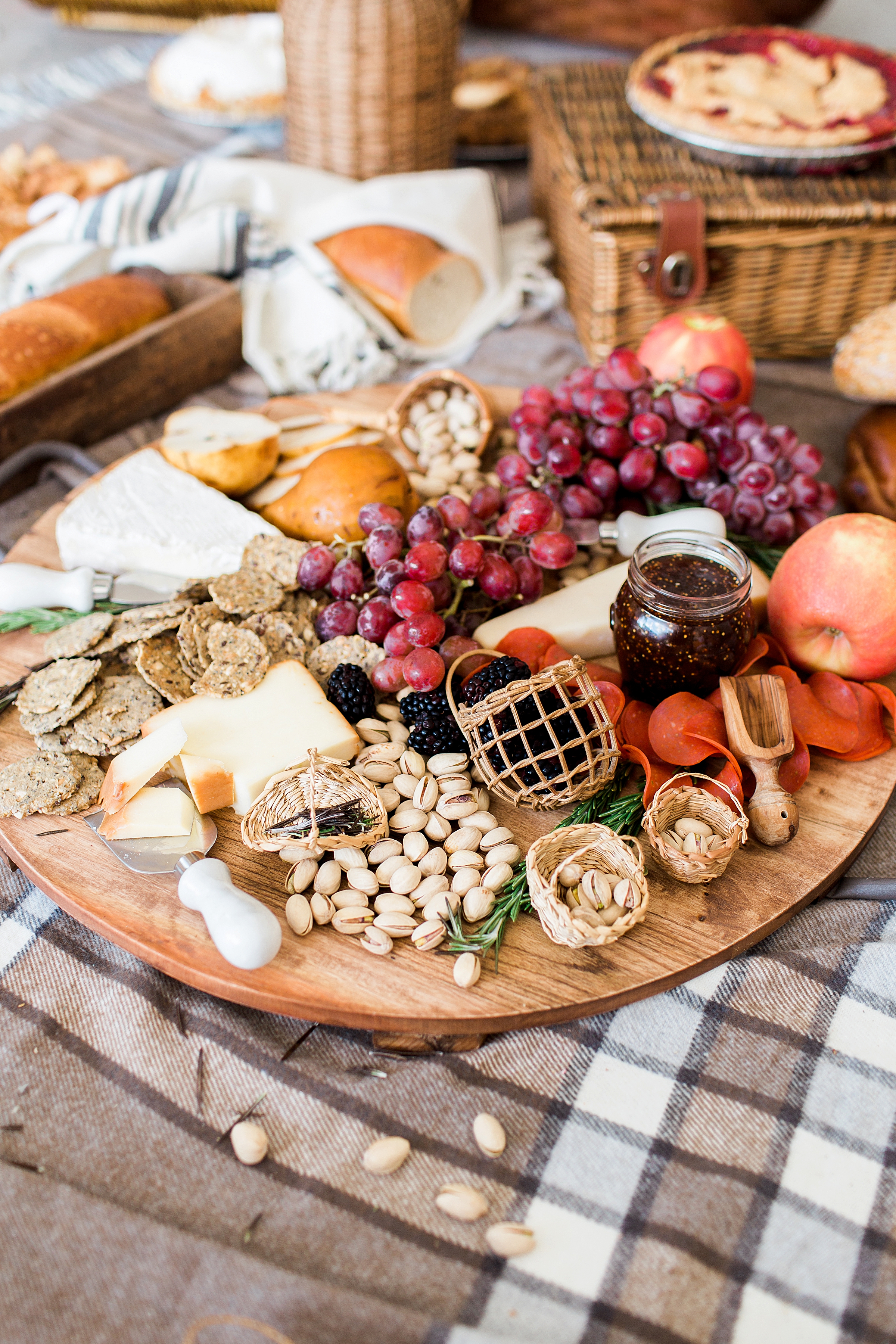 pie picnic friendsgiving