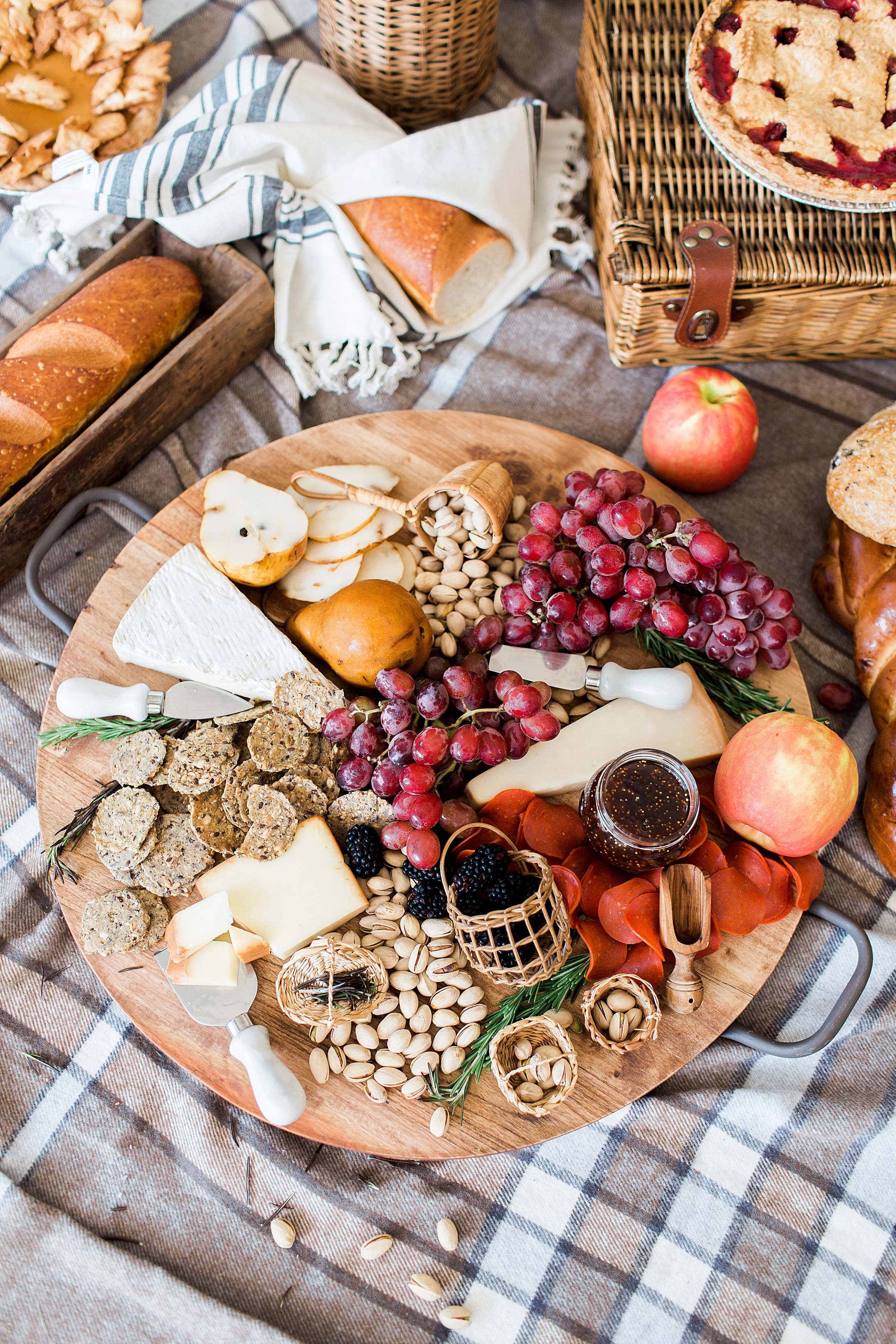 pie picnic friendsgiving